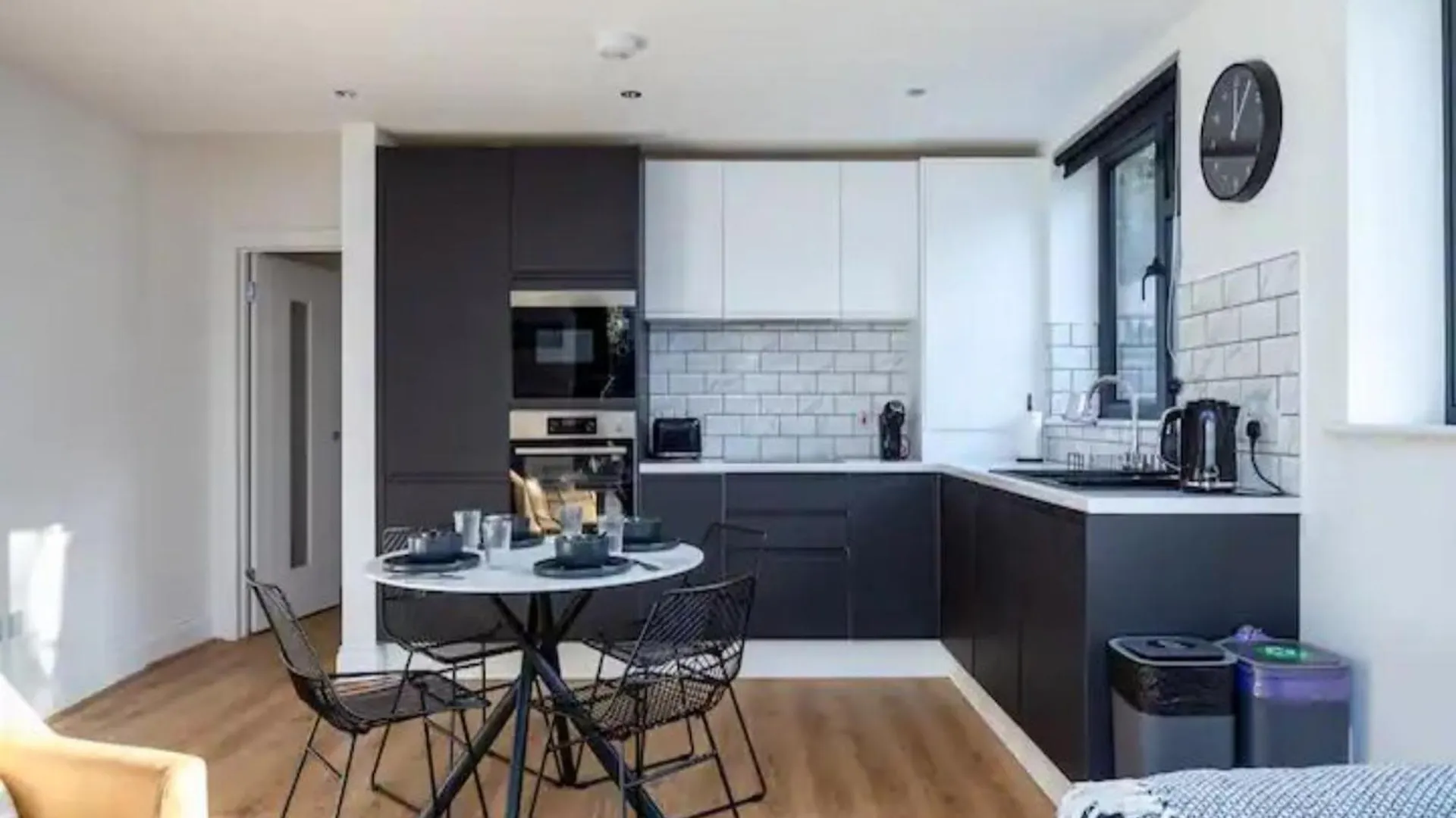 Pass The Keys Modern And Bright Home Minutes From Central London