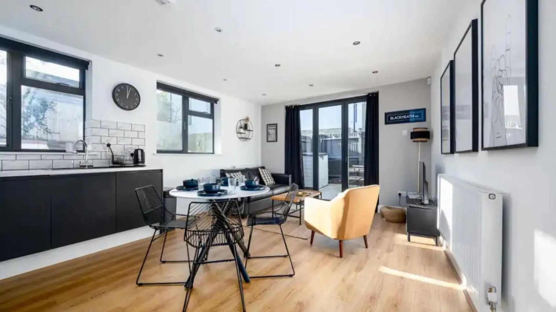Pass The Keys Modern And Bright Home Minutes From Central London 0*,  United Kingdom