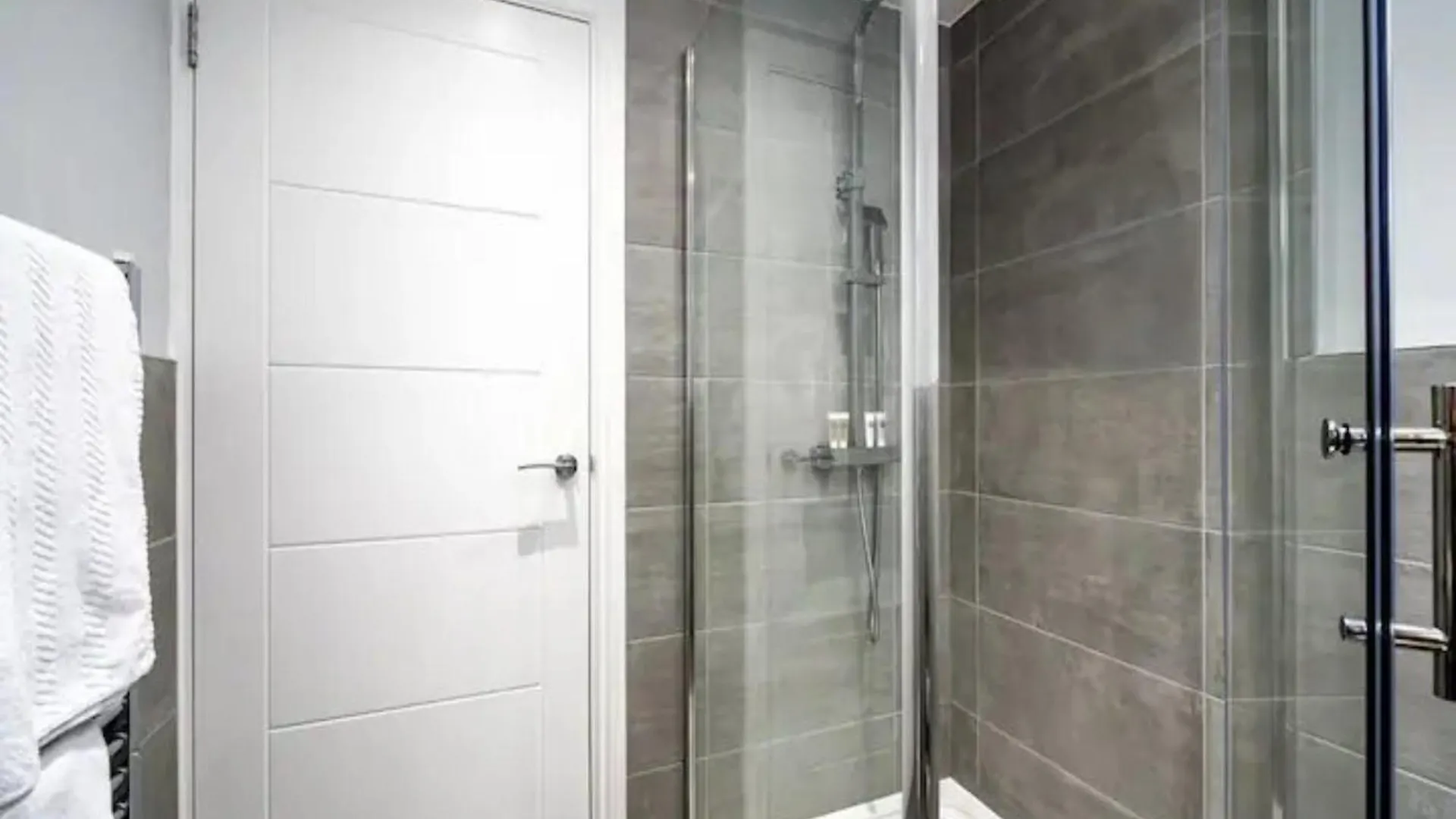 Pass The Keys Modern And Bright Home Minutes From Central London Apartment