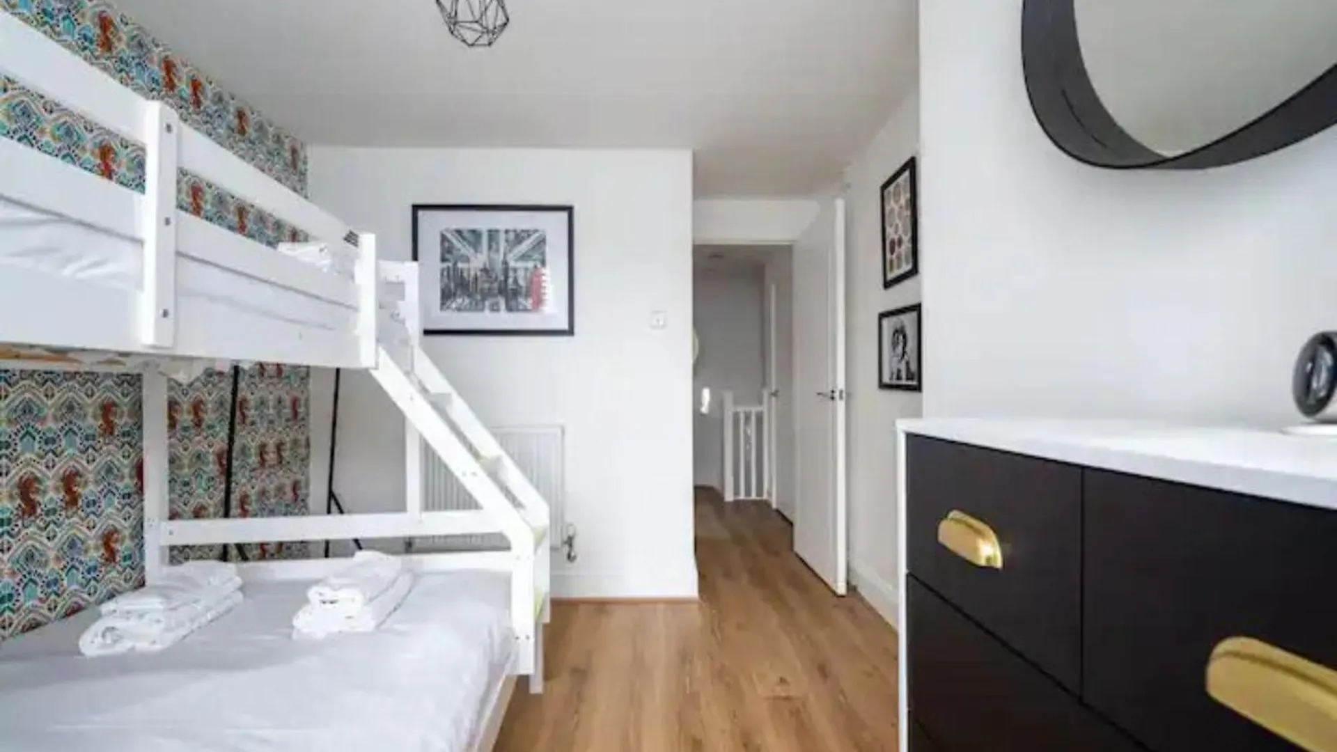 Apartment Pass The Keys Modern And Bright Home Minutes From Central London United Kingdom