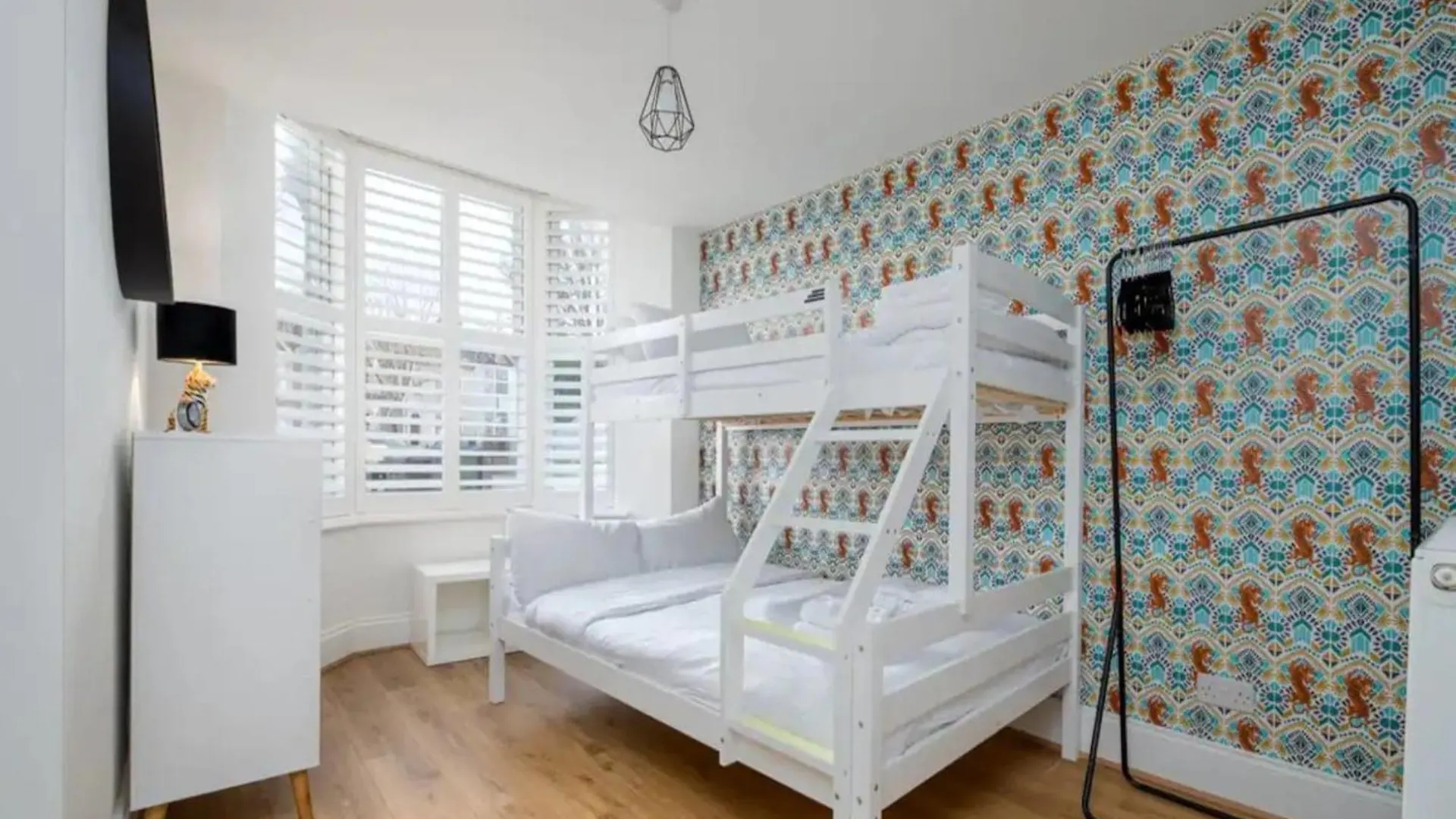 Pass The Keys Modern And Bright Home Minutes From Central London 0*,